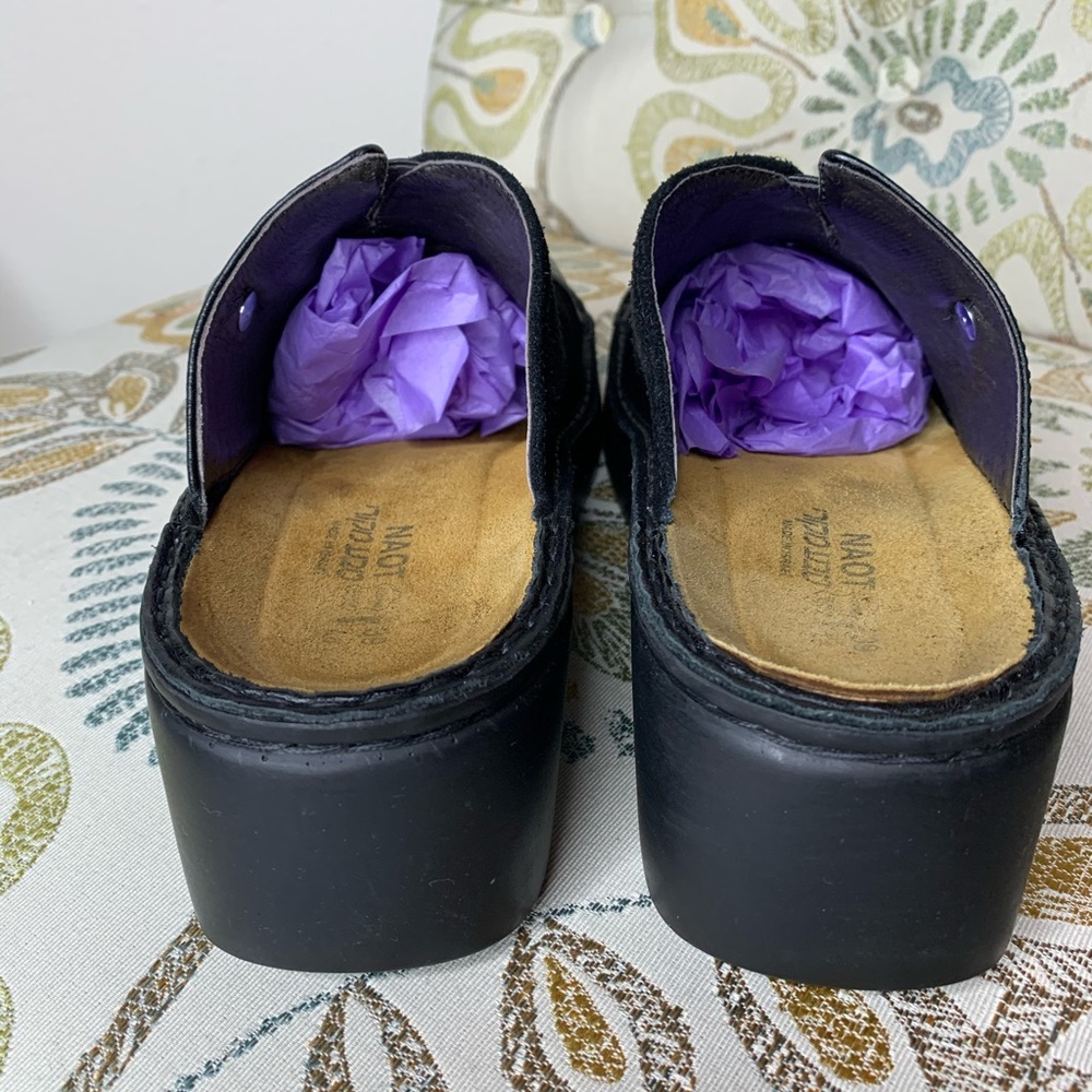 NAOT WOMENS Black LEATHER Sz 8 Mule Clog Suede - Picture 4 of 4